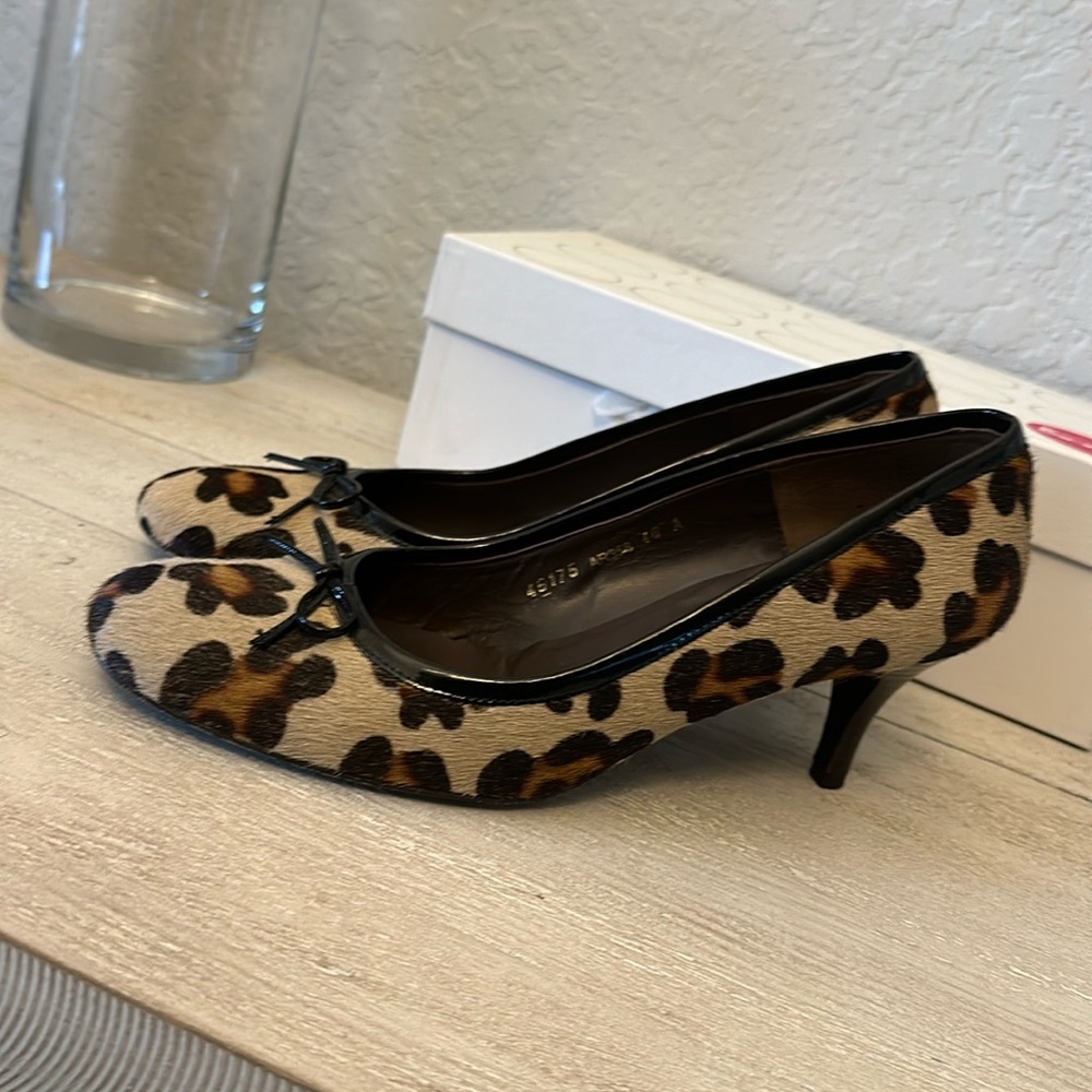 Boden Calf Hair Leopard Print Patent trim Heels EU 40 Size 9